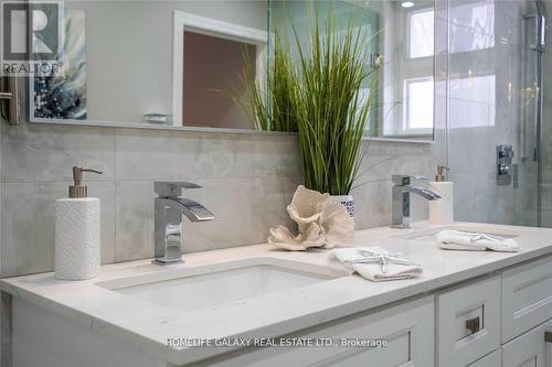 1503 Ogden Avenue, Mississauga, ON - Indoor Photo Showing Bathroom