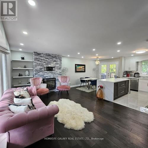 1503 Ogden Avenue, Mississauga, ON - Indoor Photo Showing Living Room With Fireplace