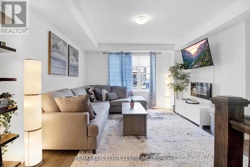 54 - 1222 Rose Way, Milton, ON - Indoor Photo Showing Living Room