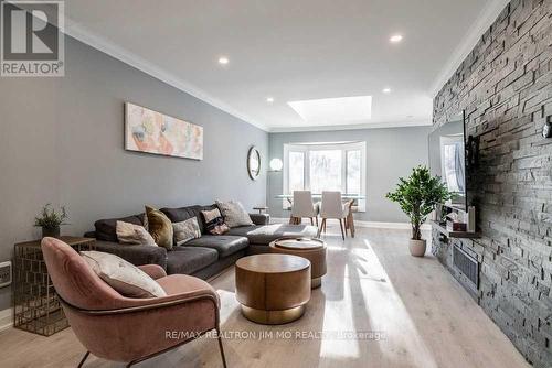 1207 Potters Wheel Crescent, Oakville, ON - Indoor Photo Showing Living Room