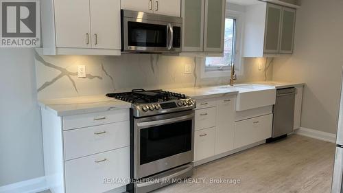 1207 Potters Wheel Crescent, Oakville, ON - Indoor Photo Showing Kitchen With Upgraded Kitchen