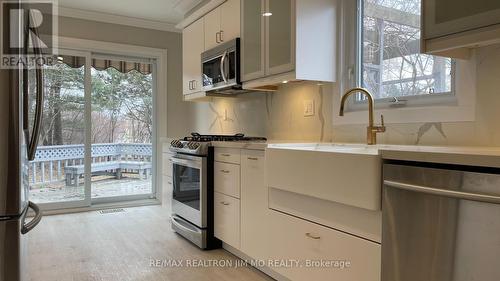 1207 Potters Wheel Crescent, Oakville, ON - Indoor Photo Showing Kitchen With Upgraded Kitchen