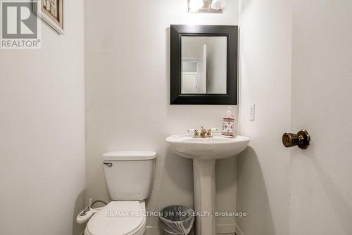 1207 Potters Wheel Crescent, Oakville, ON - Indoor Photo Showing Bathroom