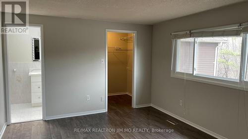 1207 Potters Wheel Crescent, Oakville, ON - Indoor Photo Showing Other Room