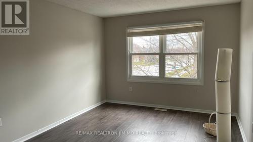 1207 Potters Wheel Crescent, Oakville, ON - Indoor Photo Showing Other Room