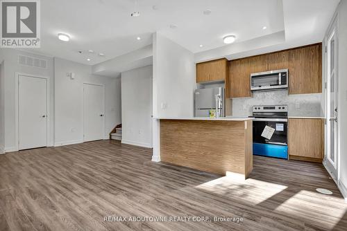 23 - 3562 Colonial Drive, Mississauga, ON - Indoor Photo Showing Kitchen