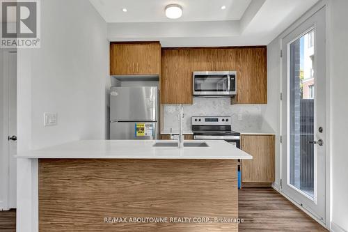 23 - 3562 Colonial Drive, Mississauga, ON - Indoor Photo Showing Kitchen