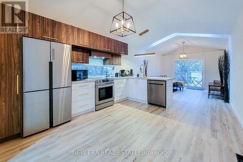 5759 Robinson Street, Niagara Falls, ON - Indoor Photo Showing Kitchen With Stainless Steel Kitchen