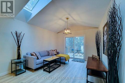 5759 Robinson Street, Niagara Falls, ON - Indoor