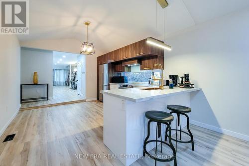 5759 Robinson Street, Niagara Falls, ON - Indoor Photo Showing Kitchen