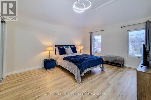 5759 Robinson Street, Niagara Falls, ON - Indoor Photo Showing Bedroom