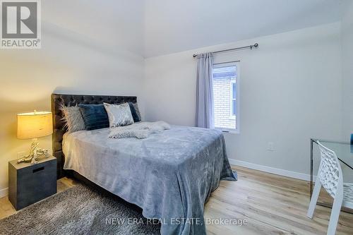 5759 Robinson Street, Niagara Falls, ON - Indoor Photo Showing Bedroom