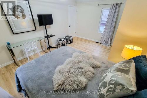 5759 Robinson Street, Niagara Falls, ON - Indoor Photo Showing Bedroom