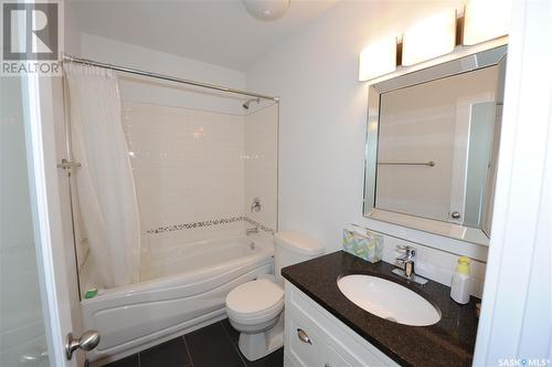 1107 Mcmillan Avenue, Saskatoon, SK - Indoor Photo Showing Bathroom