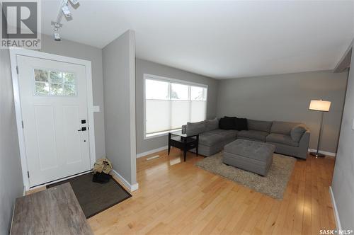 1107 Mcmillan Avenue, Saskatoon, SK - Indoor Photo Showing Living Room