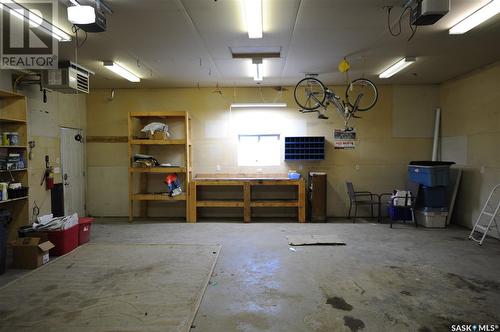 1107 Mcmillan Avenue, Saskatoon, SK - Indoor Photo Showing Garage