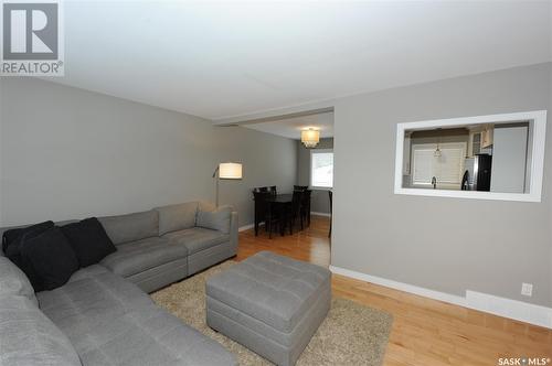 1107 Mcmillan Avenue, Saskatoon, SK - Indoor Photo Showing Living Room