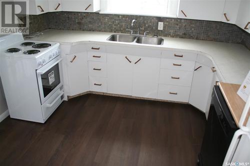 1201 Scott Avenue, Rouleau, SK - Indoor Photo Showing Kitchen With Double Sink