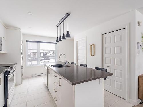 Kitchen - 1304 Rue Des Céramistes, Québec (La Haute-Saint-Charles), QC - Indoor Photo Showing Kitchen With Upgraded Kitchen