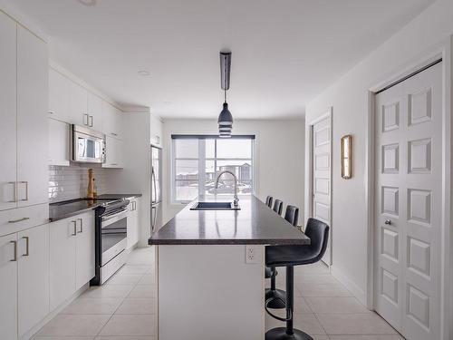 Kitchen - 1304 Rue Des Céramistes, Québec (La Haute-Saint-Charles), QC - Indoor Photo Showing Kitchen With Upgraded Kitchen