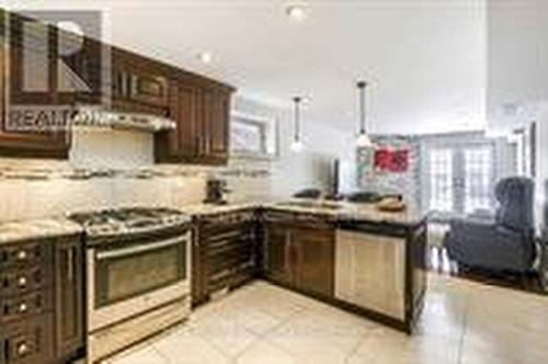 17 Agincourt Road, Vaughan, ON - Indoor Photo Showing Kitchen With Upgraded Kitchen