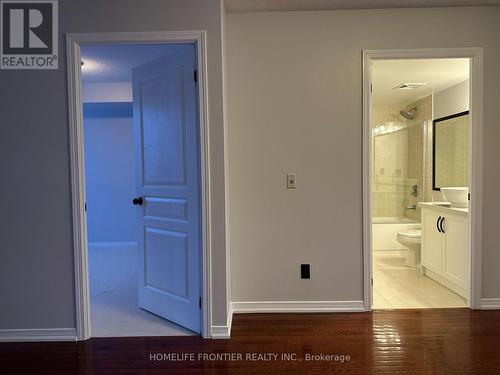 217 - 310 Red Maple Road, Richmond Hill, ON - Indoor Photo Showing Bathroom