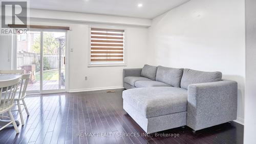 598 Summer Park Crescent, Mississauga, ON - Indoor Photo Showing Living Room