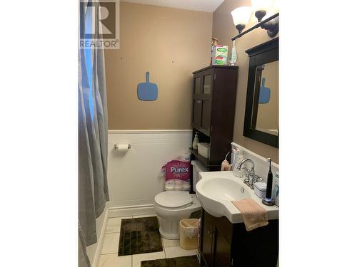 9437 6 Street, Dawson Creek, BC - Indoor Photo Showing Bathroom