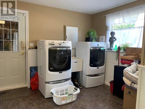 9437 6 Street, Dawson Creek, BC - Indoor Photo Showing Laundry Room