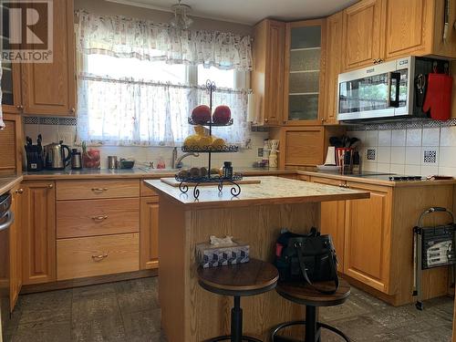 9437 6 Street, Dawson Creek, BC - Indoor Photo Showing Kitchen