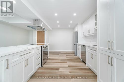 912 - 330 Mill Street S, Brampton, ON - Indoor Photo Showing Kitchen