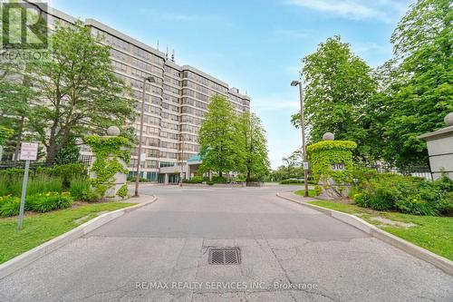 912 - 330 Mill Street S, Brampton, ON - Outdoor