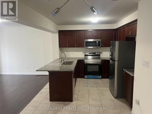 143 Ridge Road, Cambridge, ON - Indoor Photo Showing Kitchen With Double Sink