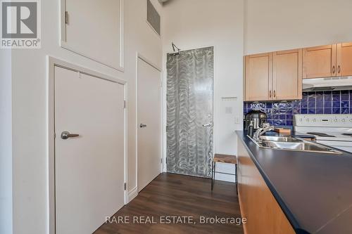 308 - 11 Rebecca Street, Hamilton, ON - Indoor Photo Showing Kitchen