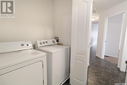 A 8470 Howard Avenue, Gull Lake, SK - Indoor Photo Showing Laundry Room