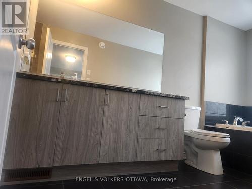 134 Lavatera Street, Ottawa, ON - Indoor Photo Showing Bathroom