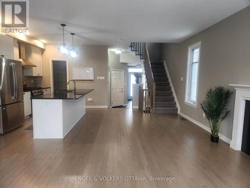 134 Lavatera Street, Ottawa, ON - Indoor Photo Showing Kitchen With Stainless Steel Kitchen With Upgraded Kitchen