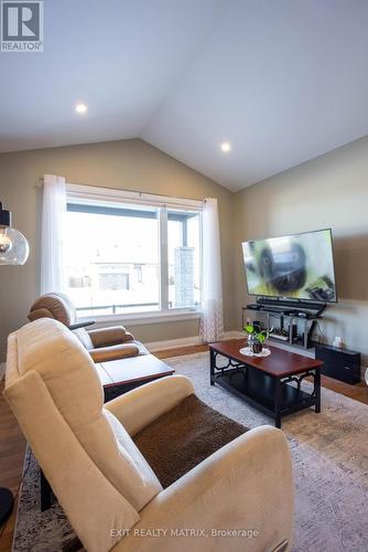 370 Dore Street, Casselman, ON - Indoor Photo Showing Living Room