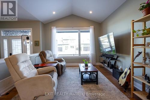 370 Dore Street, Casselman, ON - Indoor Photo Showing Living Room