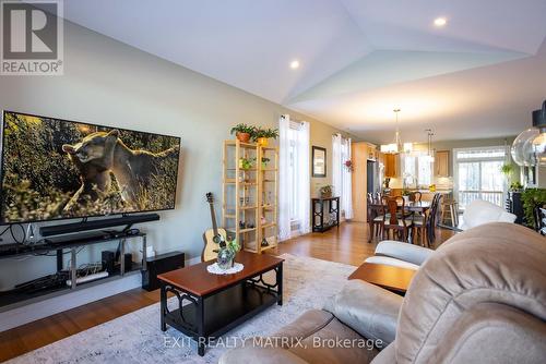 370 Dore Street, Casselman, ON - Indoor Photo Showing Living Room