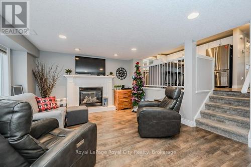 14 Primrose Lane, Guelph (Willow West/Sugarbush/West Acres), ON - Indoor Photo Showing Living Room With Fireplace