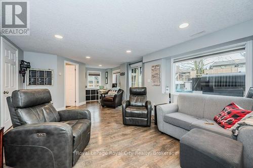 14 Primrose Lane, Guelph (Willow West/Sugarbush/West Acres), ON - Indoor Photo Showing Living Room