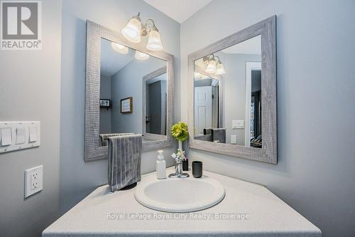 14 Primrose Lane, Guelph (Willow West/Sugarbush/West Acres), ON - Indoor Photo Showing Bathroom