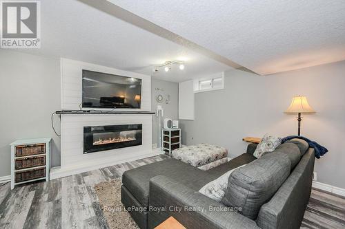 14 Primrose Lane, Guelph (Willow West/Sugarbush/West Acres), ON - Indoor Photo Showing Living Room With Fireplace