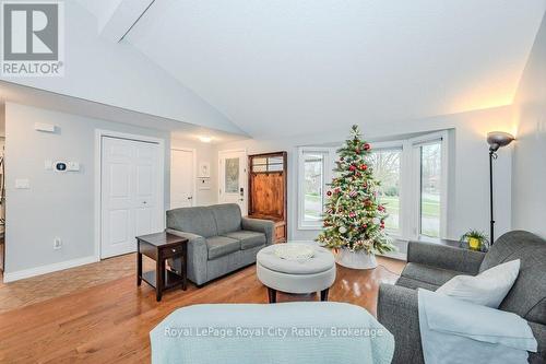 14 Primrose Lane, Guelph (Willow West/Sugarbush/West Acres), ON - Indoor Photo Showing Living Room