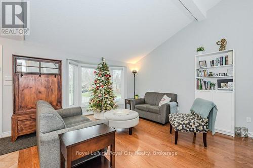 14 Primrose Lane, Guelph (Willow West/Sugarbush/West Acres), ON - Indoor Photo Showing Living Room