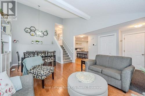 14 Primrose Lane, Guelph (Willow West/Sugarbush/West Acres), ON - Indoor Photo Showing Living Room