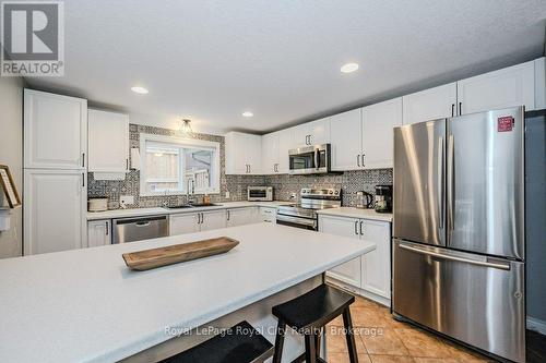 14 Primrose Lane, Guelph (Willow West/Sugarbush/West Acres), ON - Indoor Photo Showing Kitchen With Stainless Steel Kitchen With Upgraded Kitchen