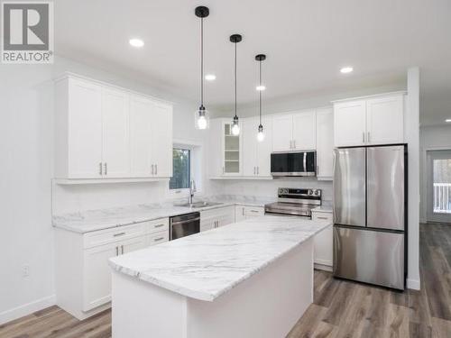 149 Rampart Avenue, Whitehorse, YT - Indoor Photo Showing Kitchen With Upgraded Kitchen