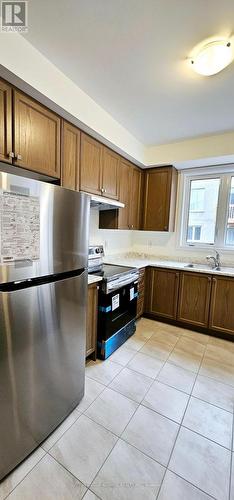 1004 Crowsnest Hollow, Pickering, ON - Indoor Photo Showing Kitchen